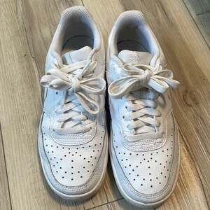 Size 7.5 Nike Low Air Force Sneakers